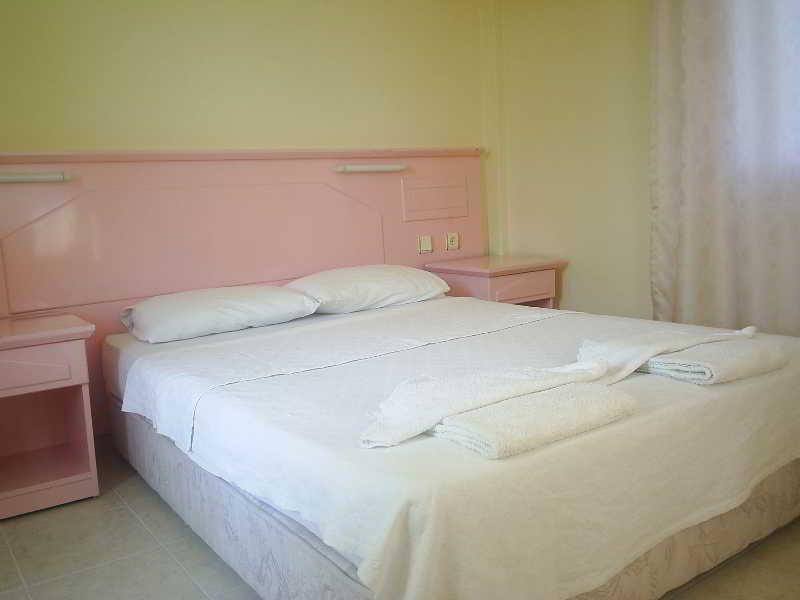 Gorkem Hotel & Apartments โอลลุนเดนิซ ภายนอก รูปภาพ