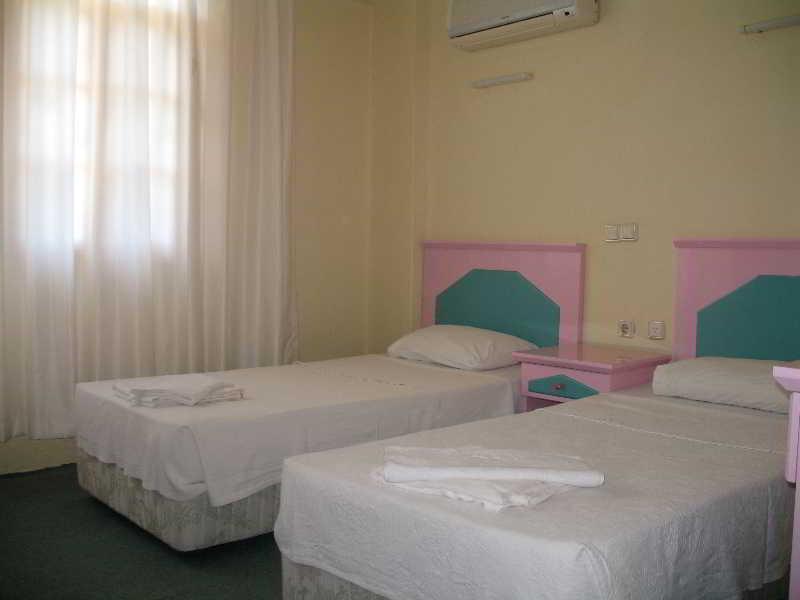 Gorkem Hotel & Apartments โอลลุนเดนิซ ภายนอก รูปภาพ